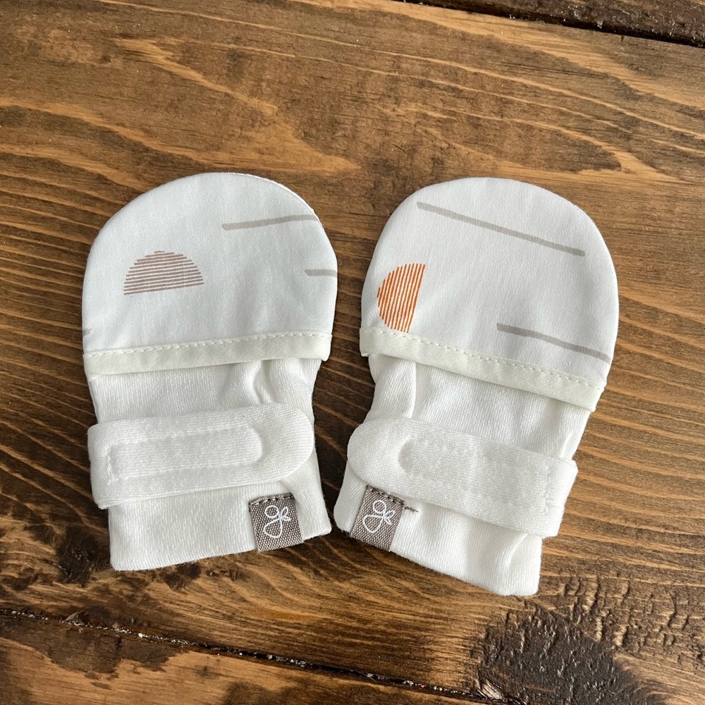 Goumi baby mittens